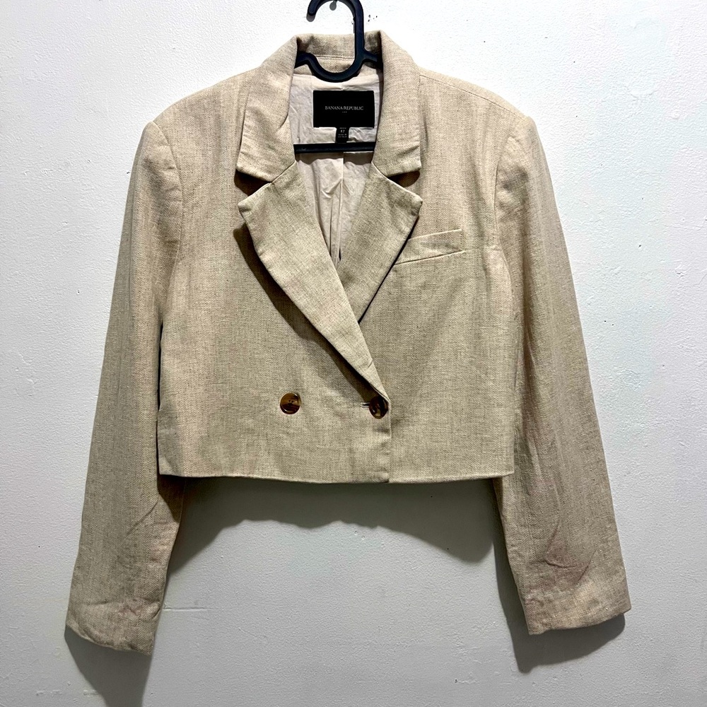 BR Linen Cropped Long Sleeve Blazer